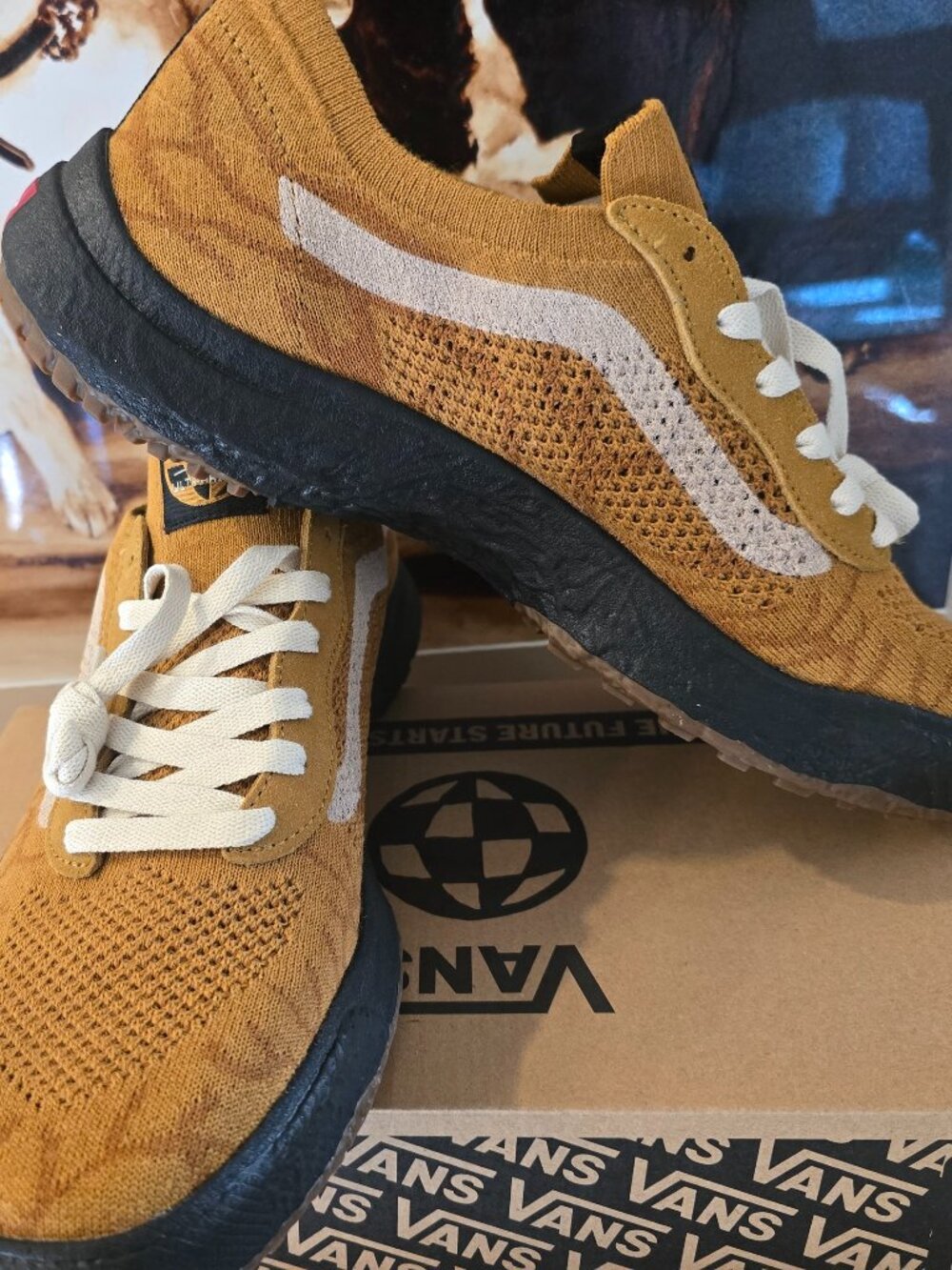 Vans Ultrarange VR3 Low Mustard Gold Exo Walking Shoe Sneaker Mens Size 11 US